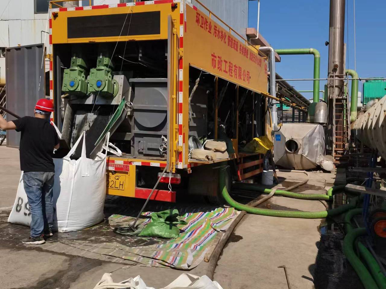 弓长岭淤泥压干处理